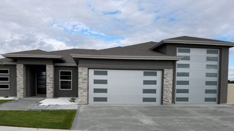 single family home with dual garage doors.